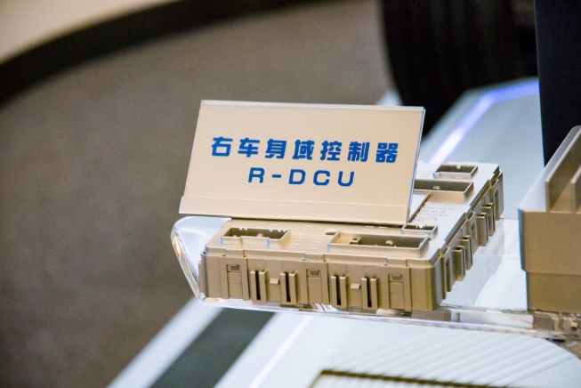 比亞迪e平臺4.0：耐振動電解電容對域控制器壽命提升的工程實踐